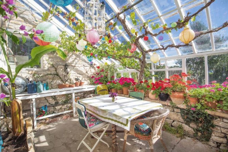 Greenhouse pilton house